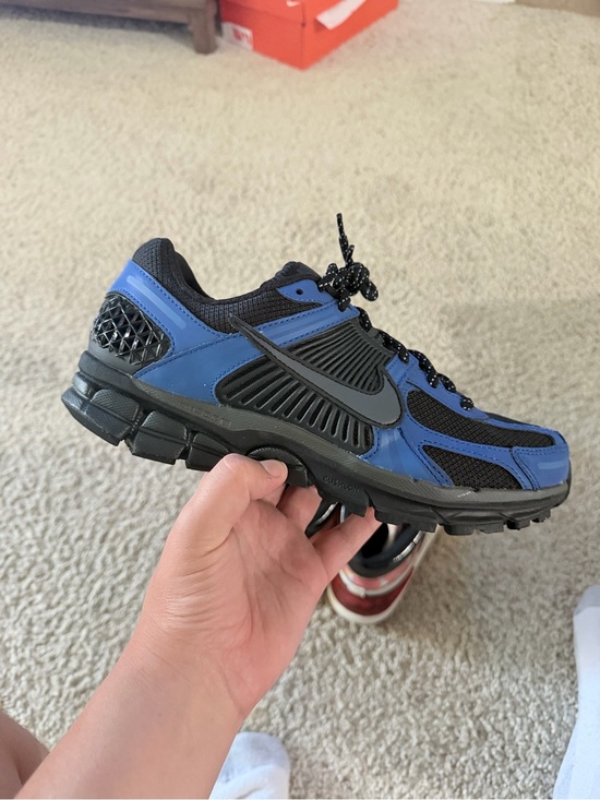Nike Vomero 5 blue and black main image 5
